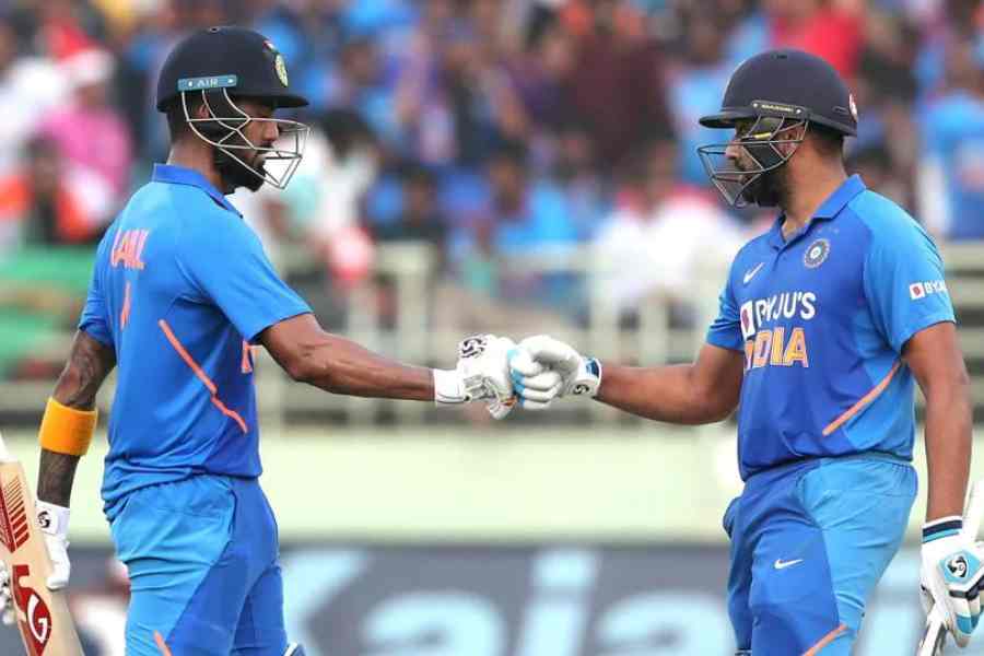 সরাসরি: অস্ট্রেলিয়ার বিরুদ্ধে রাহুলের পরে আউট রোহিত, ১০ ওভারে ভারতের স্কোর ৮৯/২