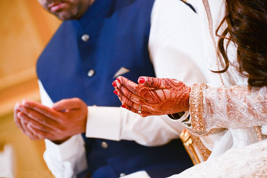 হিন্দি টেলিভিশনের পর্দায় জনপ্রিয় তারকাদের মধ্যেও ভিন্ন ধর্মে বিয়ের ঘটনা নতুন নয়। প্রেমের ক্ষেত্রে ধর্মের বেড়াজালকে কার্যত উপেক্ষা করে ঘর পেতেছেন অনেকেই।