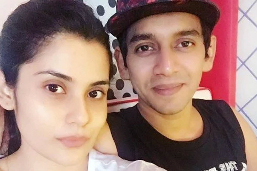 হিন্দি টেলিভিশনের অন্যতম পরিচিত মুখ শমীন মন্নান। অতুল কুমারের সঙ্গে তাঁর প্রেম নিয়ে ইন্ডাস্ট্রিতে চর্চা জারি ছিল বেশ কয়েক বছর। অবশেষে ২০১৭ সালে গাঁটছড়া বাঁধেন এই হিন্দু-মুসলিম জুটি।