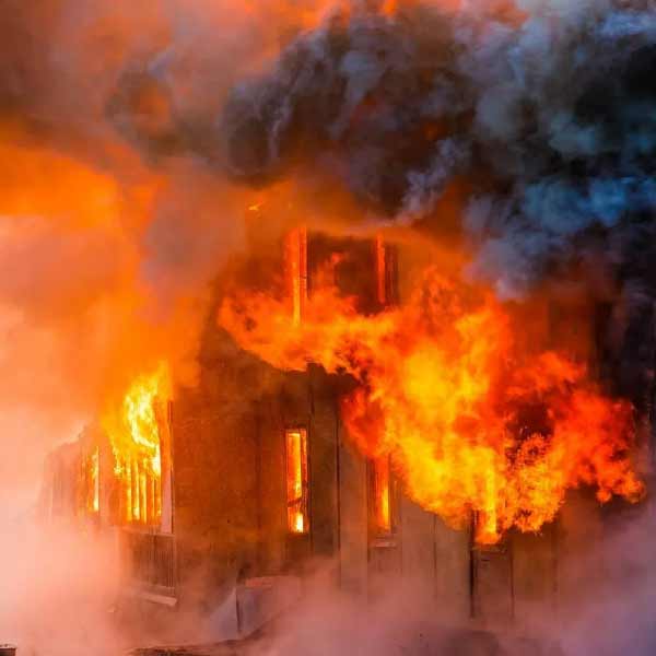 ‘কারারক্ষীদের সঙ্গে বন্দিদের দাঙ্গা নিয়ন্ত্রণে’ আনতে জেলে গুলি চালানো হয়েছে বলে দাবি। যদিও ইরানের সরকারি সংবাদ সংস্থা ‘ইসলামিক রিপাবলিক নিউজ় এজেন্সি’ (আইআরএনএ)-র পাল্টা দাবি, এই অগ্নিকাণ্ডের পিছনে জেলবন্দি অপরাধীরাই দায়ী।