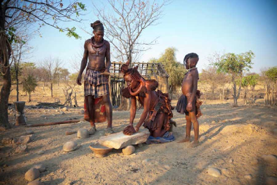 দক্ষিণ আফ্রিকার এই কমিফোরা গাছের পাতা থেকে সুগন্ধি বার হয়। তাই মিশ্রণ তৈরিতে কয়লার সঙ্গে এই গাছের অংশ মেশান।