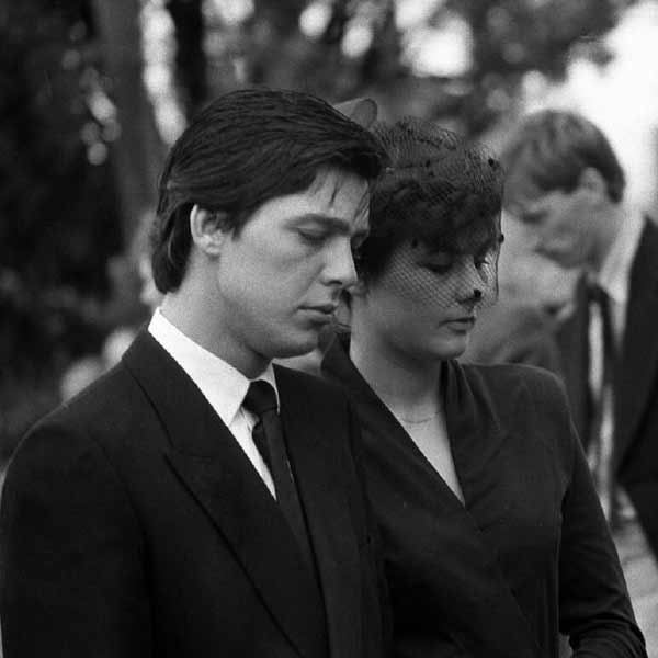 ব্যাম্বারের হাতে খুন হয়েছিলেন তাঁর পালিত বাবা, মা, বোন এবং বোনের দুই যমজ সন্তান। আশির দশকের এই ঘটনা ‘হোয়াইট হাউজ় ফার্ম হত্যা’ নামে পরিচিত। এখনও যে কথা মনে করলে শিউরে ওঠেন অনেকে।