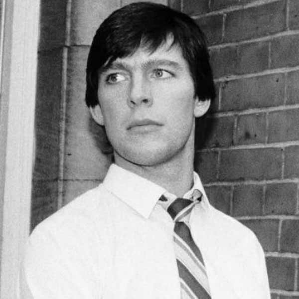 ১৯৬১ সালে ব্যাম্বারের জন্ম। জন্মের পরেই তাঁর জন্মদাত্রী তাঁকে পরিত্যাগ করেন। ছ’মাসের ব্যাম্বারকে দত্তক নেন ইংলন্ডের অভিজাত দম্পতি নেভিল এবং জুন। এর চার বছর আগে এক শিশুকন্যাকেও দত্তক নিয়েছিলেন তাঁরা।