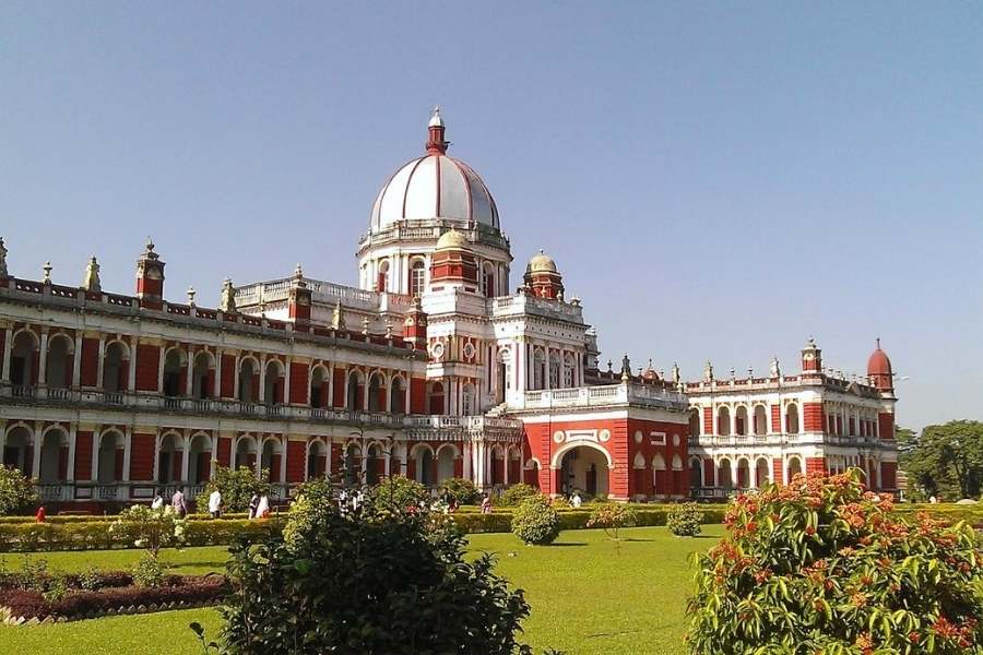 পনেরশো বঙ্গাব্দের প্রথম দিকে পুজো শুরু। নেপথ্যে কোচবিহারের মহারাজা গোপালকৃষ্ণ নারায়ণ। দয়ালচন্দ্র সাধু প্রথম এই পুজোর প্রচলন করেন। 