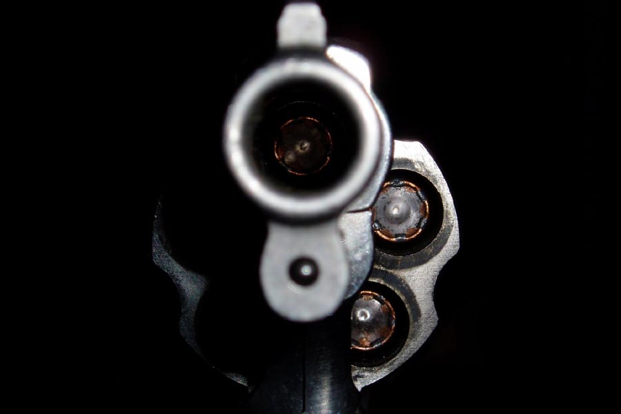 একই সঙ্গে গুলিবিদ্ধ অবস্থায় উদ্ধার করা হয় ব্যাম্বারের পালিত মা জুন, বাবা নেভিল এবং শীলার ছ’বছর বয়সি যমজ সন্তান নিকোলাস এবং ড্যানিয়েলের দেহ। প্রত্যেককেই খুব কাছ থেকে গুলি করা হয়েছিল বলে দাবি পুলিশের। মোট ২৫ রাউন্ড গুলি চলেছিল সে রাতে।