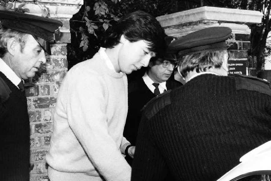 ৩৬ বছর পরেও জেল থেকে মুক্তির স্বপ্ন দেখছেন ব্যাম্বার। আদালত তাঁকে দোষী হিসাবে চিহ্নিত করেছে। কিন্তু তিনি নিজের দাবিতে অনড় থেকে গিয়েছেন।