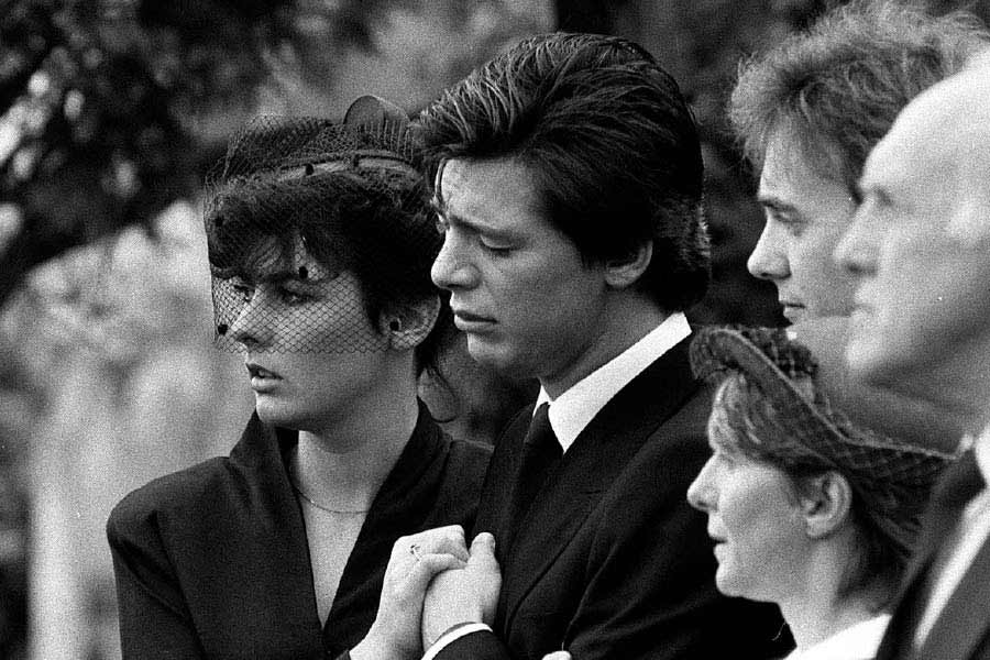 দেশে ফিরে বাবার খামারে কাজ করতেন ব্যাম্বার। নেভিল তাঁকে সম্পত্তির ভাগ দিয়েছিলেন। একটি গাড়ি এবং বাড়িও পারিবারিক সূত্রে ভোগ করতেন ব্যাম্বার। খুনের কয়েক সপ্তাহ আগে পরিবারের মালিকানাধীন একটি বাড়িতে চুরি করেছিলেন ব্যাম্বার। বিচার চলাকালীন সে কথা আদালতে ফাঁস করে দেন তাঁর তৎকালীন প্রেমিকা।