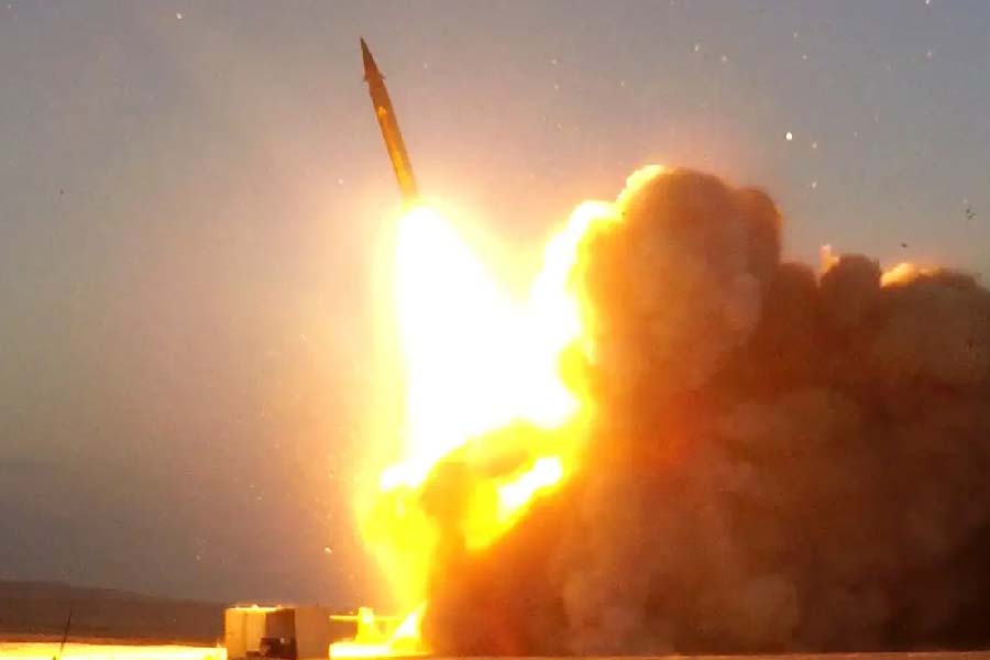 সংবাদ সংস্থা সূত্রে খবর, স্থানীয় সময় সোমবার সকাল ৬টা ৩৫ মিনিট ও ৬টা ৫৮ মিনিটের মধ্যে কিভে তিনটি বিস্ফোরণ ঘটে। প্রথম বিস্ফোরণের কিছু ক্ষণ আগেই বিমান হামলার সাইরেন শোনা গিয়েছিল।