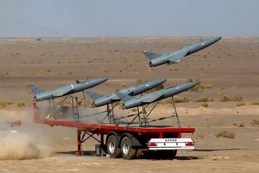 ক’দিন আগেও ইউক্রেনের রাজধানীতে  ইরানের তৈরি ওই ড্রোন হামলা চালায়। ইউক্রেন প্রশাসনের তরফে জানানো হয়, কিভের পশ্চিমে একটি ছোট শহর মাকারিভে সরকারি পরিকাঠামো ধ্বংস হয়ে গিয়েছে ড্রোন হামলায়।