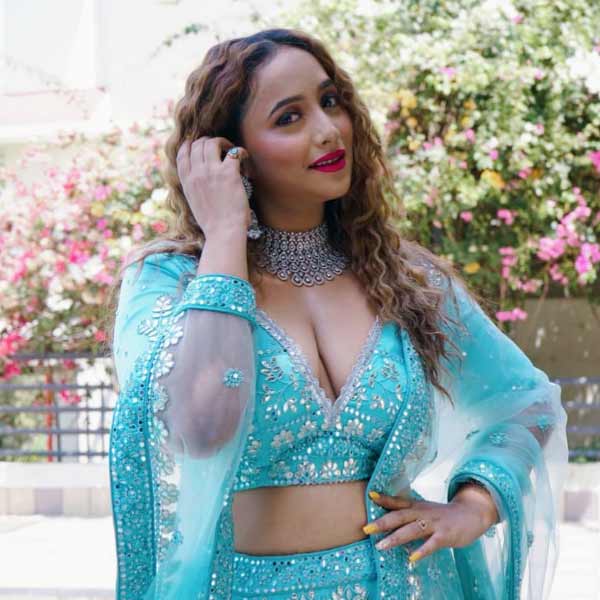 ২০০৪ সালে মুক্তি পায় প্রথম ছবি। তার পর থেকে গত ১৮ বছরে ভোজপুরী সিনেমাকে বহু হিট উপহার দিয়েছেন রানি। বস্তুত, ভোজপুরী সিনেমায় এই বিপুল জনপ্রিয়তা আর সম্মান পাওয়ার পরই বলিউডে পাড়ি দেওয়ার স্বপ্ন দেখেছিলেন রানি। কিন্তু সেই স্বপ্ন শুরুতেই ধাক্কা খায়। 