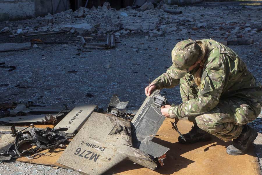 এর আগে রাশিয়া-ক্রাইমিয়া সংযোগকারী সেতুতে ট্রাক বিস্ফোরণ ঘটে। রাশিয়ার সন্দেহ, ইউক্রেন সরকার জড়িত রয়েছে এই কাজে। তার পর থেকেই ইউক্রেন জুড়ে রুশ হামলা বেড়েছে।
