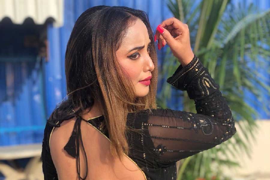 সাজিদ প্রথমে তাঁকে তাঁর পরনের স্কার্টটি তুলে পায়ের গড়ন দেখাতে বলেছিলেন। সেই অনুরোধ রাখার পর, রানির বক্ষদেশের আকার-আকৃতি নিয়েও খুঁটিয়ে খুঁটিয়ে প্রশ্ন করতে শুরু করেন সাজিদ। এমনকি তাঁর যৌনজীবন সম্পর্কেও জানতে চান। তখন অভিনেত্রীর বয়স অনেকটাই কম। তিনি জানিয়েছেন, ঘাবড়ে গিয়ে পরিচালকের বাড়ি থেকে সে দিন চলে এসেছিলেন তিনি। 