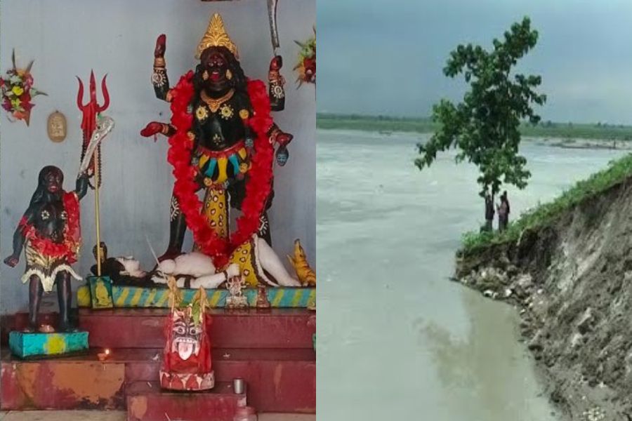 এক সময় দেবীর পুজো হত তোর্সা নদীর মাঝখানে। ১৯৫৩ সালে বন্যার জেরে ভাঙনে তলিয়ে যায় মন্দির। নদীগর্ভে বিলীন হয়ে যান দেবী।