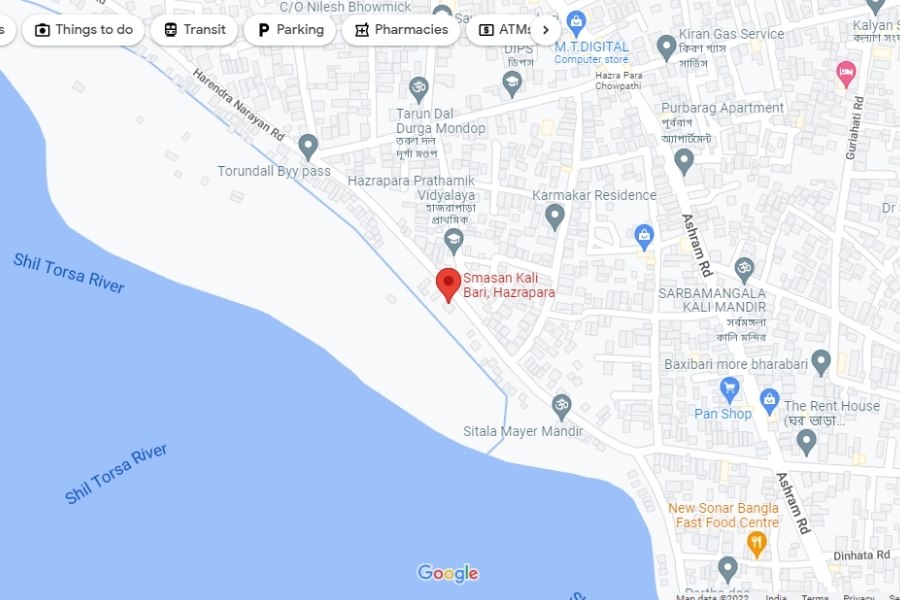 আগে তোর্সা নদীর তীরে শ্মশানে প্রতিষ্ঠিত ছিলেন দেবী। তবে পরবর্তী কালে কোচবিহার শ্মশানে, টাপুরহাট এলাকায় স্থানান্তরিত হয় মন্দির। 