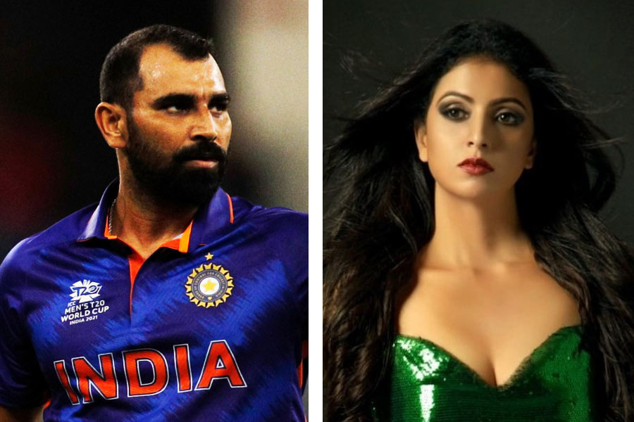 বস্তুত, শুধু ক্রিকেটের মাঠে নয়, শামির ব্যক্তিগত জীবনেও টানাপড়েন চলেছে বিস্তর। স্ত্রী হাসিন জাহানের সঙ্গে তাঁর বিবাহবিচ্ছেদের মামলা চলছে দীর্ঘ দিন ধরে। হাসিনকে নিয়ে একাধিক বার বিতর্কে জড়িয়েছেন বাংলার জোরে বোলার।