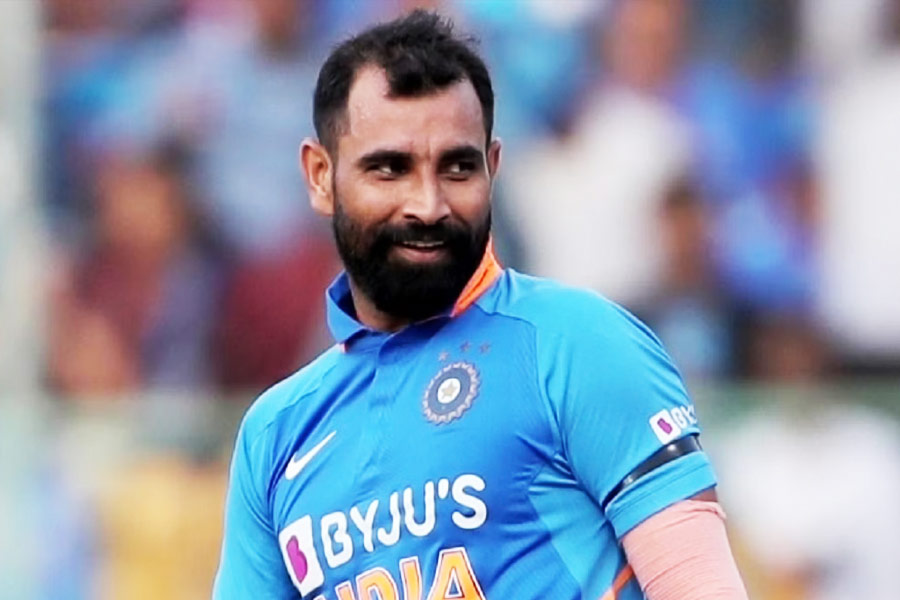 বিতর্কিত এই জোরে বোলারের সঙ্গে প্রথমে জাতীয় দলের চুক্তি বাতিল করে দিয়েছিল ভারতীয় বোর্ড। পরে নতুন করে চুক্তি করা হয়।