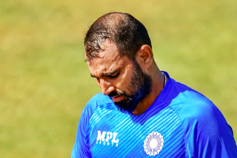 ব্যক্তিগত জীবনের টানাপড়েন তো আছেই, ক্রিকেটের জন্যেও বার বার ধাক্কা খেয়েছেন ভারতীয় জোরে বোলার। ২০২১ সালে টি-টোয়েন্টি বিশ্বকাপে ভারতীয় দলে তিনিই ছিলেন একমাত্র মুসলমান সদস্য। ধর্মের কারণে তাঁকে নানা কটাক্ষের সম্মুখীন হতে হয়েছিল।