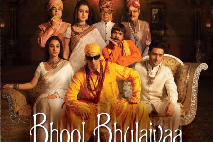 হিন্দি ছবিতে ভাল ভূতের গল্প খোঁজেন অনেকেই। ভূত না হলেও সাইকোলজিক্যাল থ্রিলার চাই-চাই। গায়ে কাঁটা দেওয়ার মতো তেমনই ছবির তালিকায় ২০০৭ সালে তৈরি ‘ভুল ভুলাইয়া’-র জুড়ি মেলা ভার।