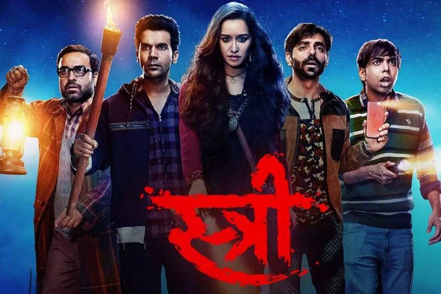 ২০১৮ সালে মুক্তি পাওয়া ‘স্ত্রী’ ছবিটি বিশেষ ভাবে দাগ কেটেছে দর্শক মনে। ভুতুড়ে গল্পের শিরশিরানি স্বাদের পাশাপাশি নির্ভেজাল মজার খোঁজে অবশ্যই দেখতে পারেন অন্য রকম এই কাহিনি। 