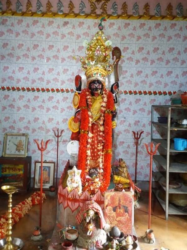 মা যজ্ঞেশ্বরী বেশ জাগ্রত বলেই বিশ্বাস স্থানীয় মানুষের। তাই কালীপুজোর দিনে পুজো হয় মহা আড়ম্বরে। বিশাল জনসমাগমও হয় এলাকায়।  তথ্য সহায়ক – সৈকত ঘোষ। 