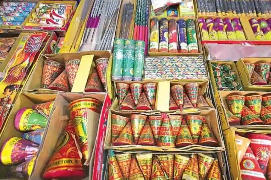 তত দিনে অবশ্য ঠিকানা বদলেছে। এসেছেন বেলুড়ে। কিনেছেন নিজের প্রথম দোকান, তাও ন’শো টাকার বিনিময়ে।  