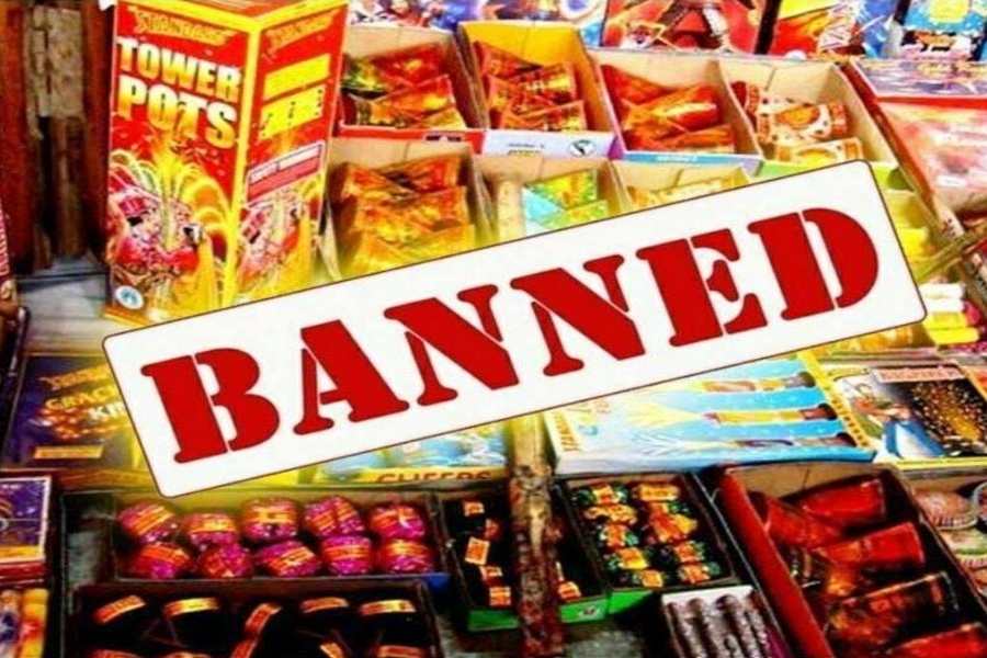 পশ্চিমবঙ্গে শব্দবাজি আইনত নিষিদ্ধ। কেনা, বেচা বা ফাটানোর শাস্তি হতে পারে কারাবাস থেকে জরিমানা। 