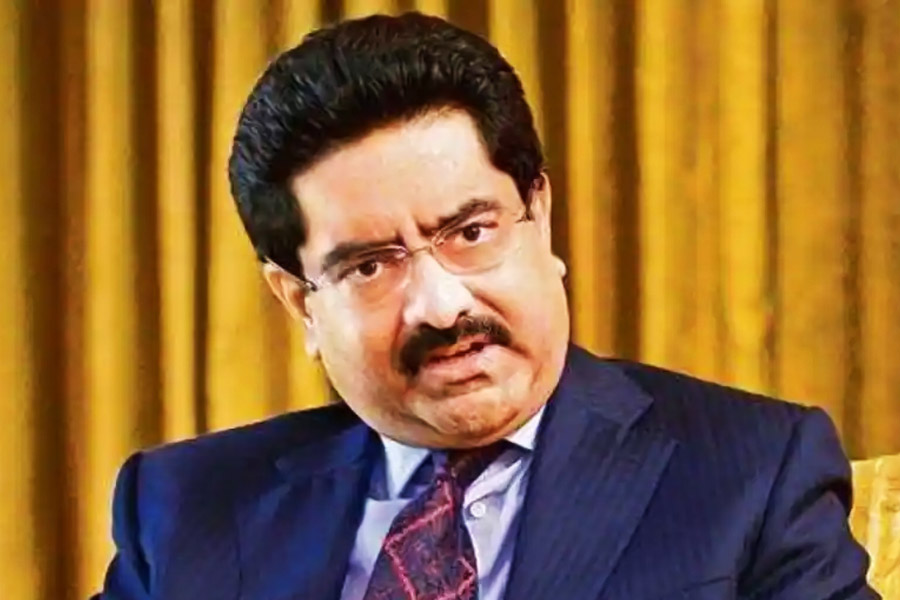 ১৮৫৭ সালে প্রতিষ্ঠার পর ১৯৯৫ সালে ‘আদিত্য বিড়লা গ্রুপ’ সংস্থাটিতে আমূল পরিবর্তন নিয়ে আসেন এই সংস্থার চেয়ারম্যান কুমার মঙ্গলম বিড়লা। বর্তমানে, ১ লক্ষ ৪০ হাজার কর্মী নিয়ে এই সংস্থা ভারতের সফল বাণিজ্যিক সংস্থাগুলির মধ্যে শীর্ষস্থানীয়।