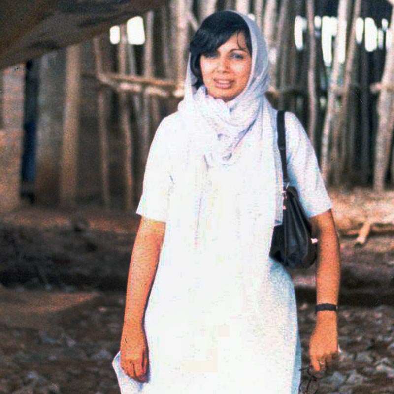 সমাজমাধ্যমে কিরণের একটি বহু পুরনো ছবি প্রকাশ্যে আসে। তাঁকে বায়োকন সংস্থার নির্মীয়মাণ বহুতলের সামনে দাঁড়িয়ে থাকতে দেখা গিয়েছে। কিন্তু এই ছবিটি কোন সালে তোলা হয়েছে তা জানা যায়নি।