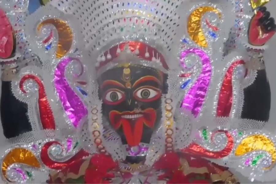 বাংলার ডাকাতদের কালীপুজোর সঙ্গে যে একটা নিবিড় যোগাযোগ আছে সেটা নতুন নয়। বিশেষ করে হুগলী এবং তদ সংলগ্ন জায়গার ডাকাতদের পুজো বেশ নাম করা। 