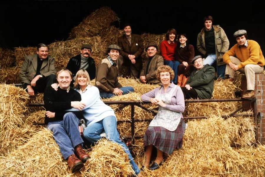 সিরিজ়ের কাল্পনিক চরিত্রদের ঘরবাড়ির অন্দরের দৃশ্যগুলি শুটিং করা হয়েছিল লিডস স্টুডিয়োয়। তবে বর্হিদৃশ্যগুলি তোলা হয় লিটনডেলে। অনেকের মতে, লিটনডেলের পুরনো নাম অ্যামারডেলের সঙ্গে মিল রেখেই এ সিরিজ়ের নামকরণ করা হয়েছিল।