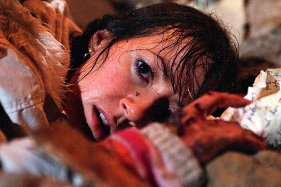 বছরের পর বছর ধরে এ সিরিজ়ের নাটকীয়তা বজায় রাখতে একে একে বহু চরিত্রের বিদায় ঘটেছে। ভ্যালেরিদের মতোই ট্রিশিয়া ডিঙ্গল বা অ্যালান টার্নাররা পর্দায় মারা গিয়েছে।