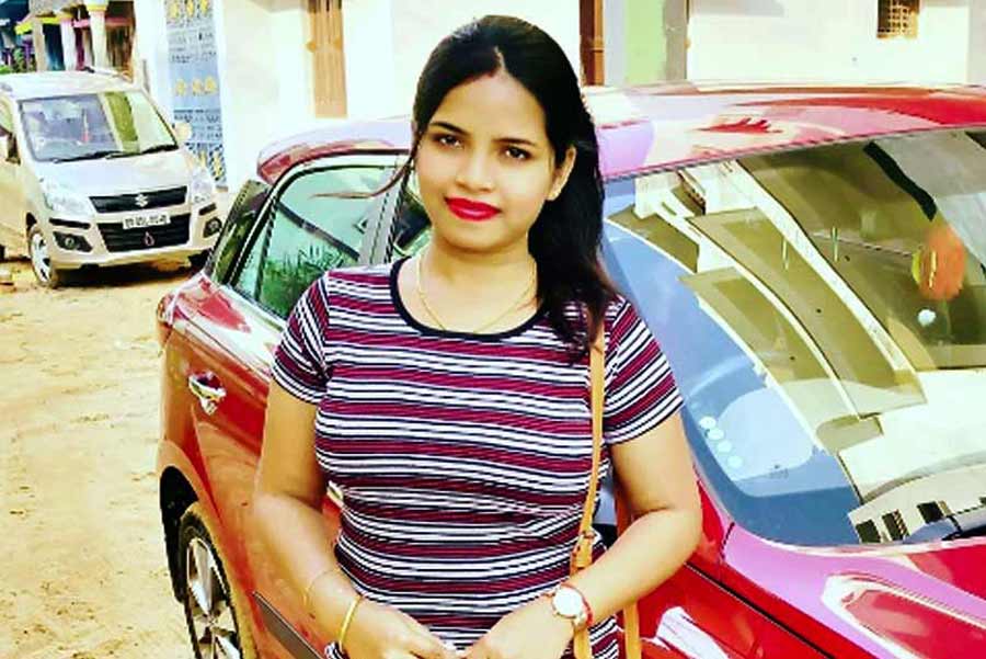 গত কয়েক দিনে ওড়িশার রাজ্য রাজনীতিতে তোলপাড় ফেলে দিয়েছে একটা নাম— অর্চনা নাগ। যৌনতার ফাঁদে ফেলে প্রভাবশালী, বিত্তবানদের ‘ব্ল্যাকমেল’ এবং টাকা আদায়ের অভিযোগে তাঁকে ইতিমধ্যেই গ্রেফতার করা হয়েছে। এ বার তাঁর জীবন নিয়ে তৈরি হতে চলেছে সিনেমাও।