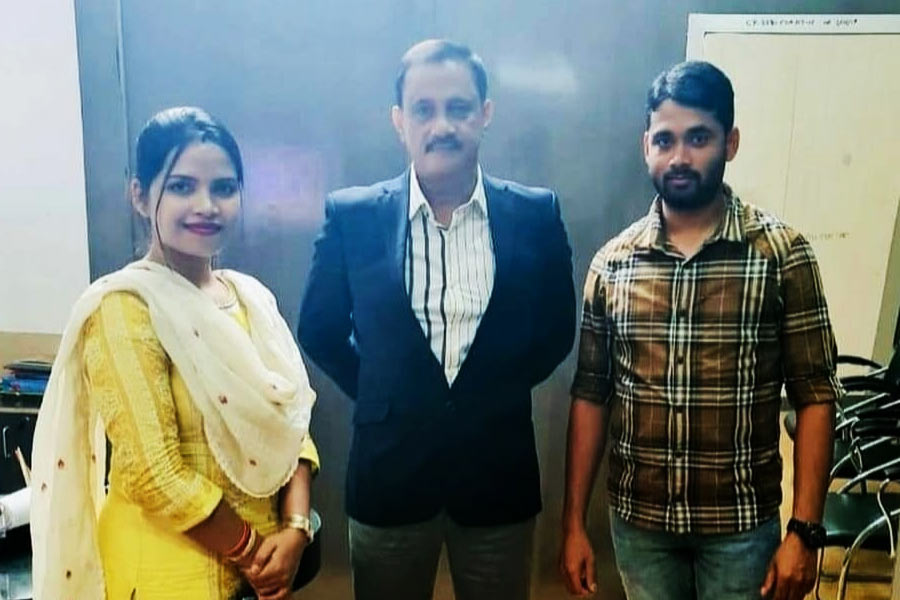 অর্চনা এবং জগবন্ধু মিলে ওড়িশার প্রভাবশালী ব্যক্তিদের একটি তালিকা তৈরি করেছিলেন, দাবি পুলিশের। সেই তালিকায় মোট ৫০ জনের নাম ছিল। এঁদের থেকেও একই প্রক্রিয়ায় লক্ষ লক্ষ টাকা আদায়ের পরিকল্পনা করেছিলেন তাঁরা।