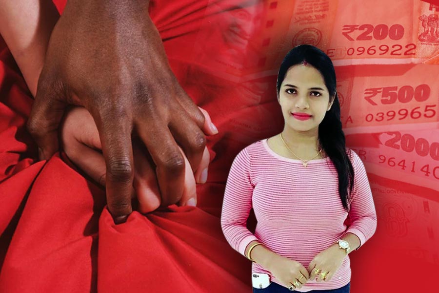 ২৬ বছরের তরুণী ওড়িশার রাজনীতিতে যে ভাবে শোরগোল ফেলে দিয়েছেন, তার নেপথ্যকাহিনি প্রযোজকের চোখ টেনেছে। তাই শত বিতর্কের জন্ম দেওয়া এই অর্চনার গল্প বড় পর্দায় তুলে ধরার তোড়জোড় শুরু হয়ে গেল।