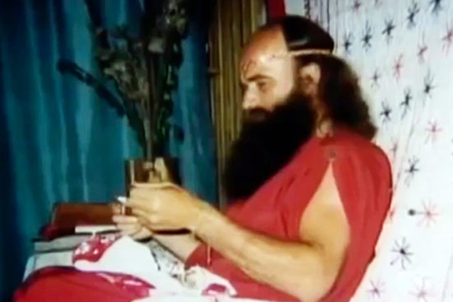 ধর্মের নামে মানুষকে ভুল বুঝিয়ে বিপথগামী করা নতুন নয়। যুগ যুগ ধরে তা চলে আসছে। কখনও এর সুযোগ নিয়ে অর্থলাভ করা হয়েছে, কখনও বা ধর্মের নাম নিয়ে চলেছে নৃশংস অপরাধ। কানাডাতে ধর্মের নামে রোশ থেরল্ট ‘অ্যান্ট হিল কিড্‌স’ নামের এক বিশেষ গোষ্ঠী তৈরি করেছিলেন, যা মানুষের মনে এখনও ভয় ধরিয়ে দেয়।