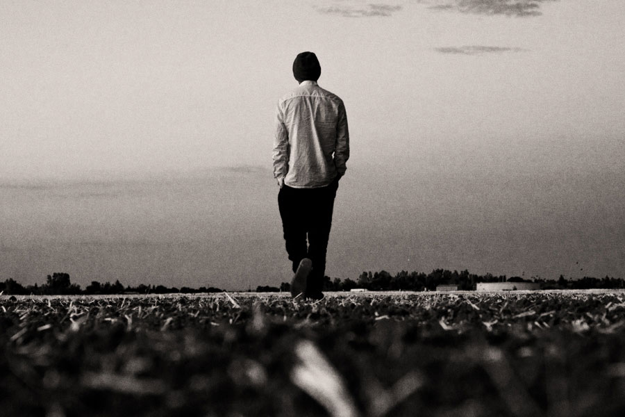 ধর্ম এবং দর্শন প্রসঙ্গে রোশ এমন বক্তব্য পেশ করতেন, যা শোনার পর সকলে তাঁর সান্নিধ্যে থাকতে চাইতেন। ১৯৭০ সালের মাঝামাঝি সময়ে তিনি তাঁর অনুরাগীদের নির্দেশ দেন, চাকরি ছেড়ে তাঁর ধর্মমত গ্রহণ করতে। কিন্তু শর্ত রেখেছিলেন, চার্চ এমনকি, পরিবারের সদস্যদের সঙ্গেও কেউ যোগাযোগ রাখতে পারবেন না। তবুও সেই শর্তে রাজি হয়ে অনেকে তাঁর সঙ্গে যোগ দেন।