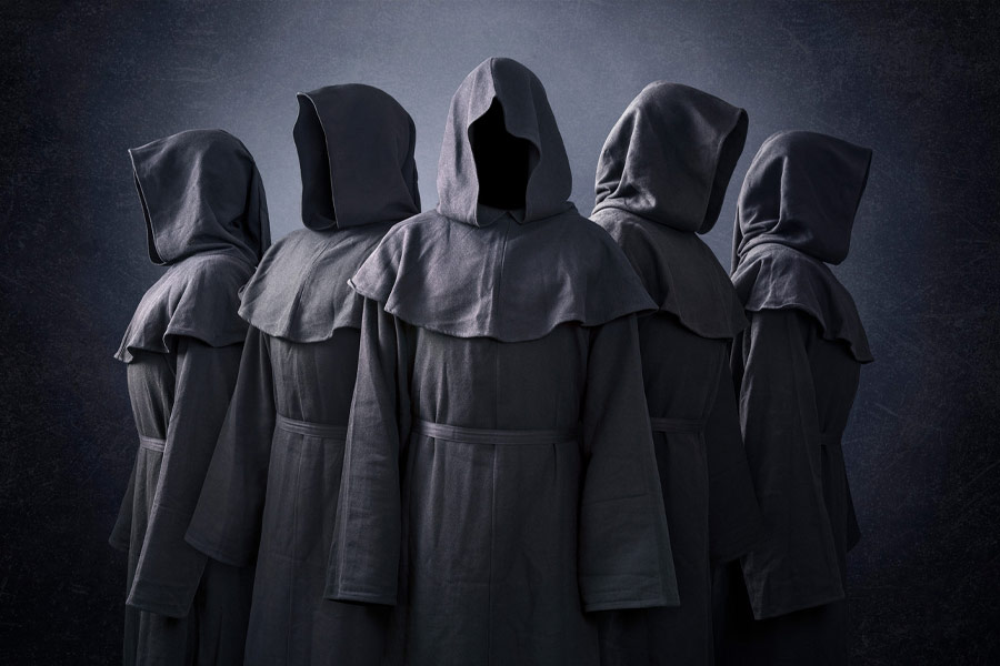 গোষ্ঠীর সকলে রোশের অন্ধভক্ত ছিলেন। ‘গুরু’ হিসাবে দেখতেন রোশকে। এক সময় রোশ তাঁর অনুগামীদের জানান, ১৯৭৯ সালের ফেব্রুয়ারি মাসে পৃথিবী ধ্বংস হতে চলেছে বলে সতর্কবার্তা দিয়ে নাকি ভগবান তাঁকে আগে থেকে সাবধান করেছেন।