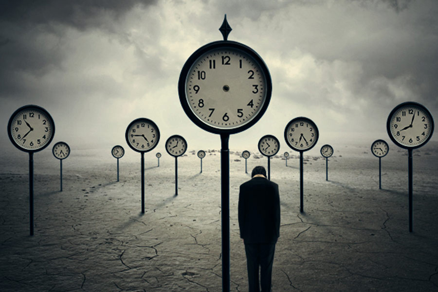 কিন্তু রোশের কথা মতো কোনও রকম বিপদ না আসায় তাঁর উপর থেকে বিশ্বাস চলে যায় ‘অ্যান্ট হিল কিড্‌স’ গোষ্ঠীর সদস্যদের। রোশ ভয় পেয়ে যান। একা হয়ে পড়ার ভয়ে তিনি সকলকে ভুল বোঝাতে শুরু করেন। রোশ জানান, ভগবান যেখানে বাস করেন, তার সঙ্গে পৃথিবীর সময়ের চাকার কোনও মিল নেই। তাই সময় গণনার ক্ষেত্রে কোনও ভুল হয়ে থাকতে পারে।