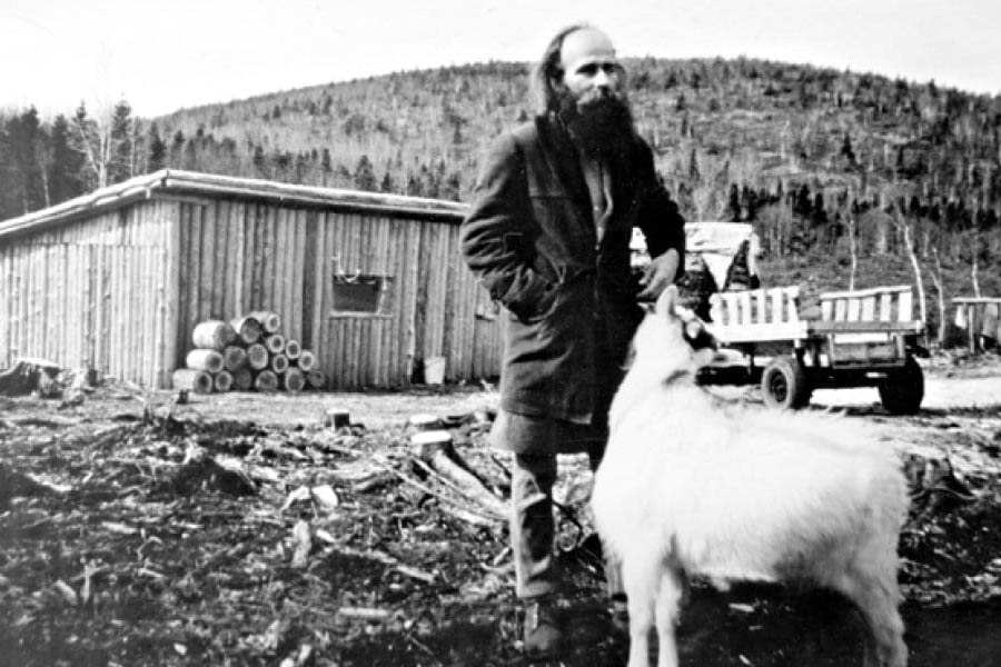 দলে যত জন মহিলা সদস্য ছিলেন, তাঁদের সকলের সঙ্গে শারীরিক সম্পর্ক ছিল রোশের। সেই মহিলাদের বিয়েও করতেন তিনি। জানা যায়, ন’জন মহিলাকে বিয়ে করার পর ২০টি সন্তানকে পিতৃপরিচয় দিয়েছিলেন রোশ।