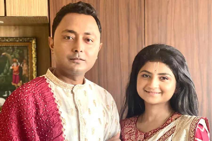 ‘ভোট-পরবর্তী হিংসা’ মামলায় জিজ্ঞাসাবাদের জন্য অদিতি মুন্সীর স্বামী তথা তৃণমূল কাউন্সিলর দেবরাজ চক্রবর্তীকে তলব করেছে সিবিআই। মঙ্গলবার সকাল ১১টায় সল্টলেকের সিজিও কমপ্লেক্সে হাজিরা দিয়েছেন তিনি।