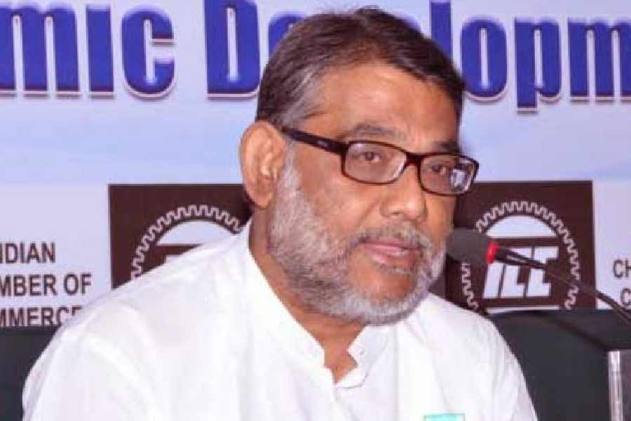 বিধাননগরে ভোটে দাঁড়ানোকে কেন্দ্র করে তৎকালীন মন্ত্রী পূর্ণেন্দু বসু ও তৃণমূলের রাজ্যসভার সাংসদ দোলা সেনের সঙ্গে দেবরাজের বিবাদ চরমে উঠেছিল। জানা যায়, সেই বিবাদের জেরেই তৃণমূলের টিকিট পাননি তিনি। 