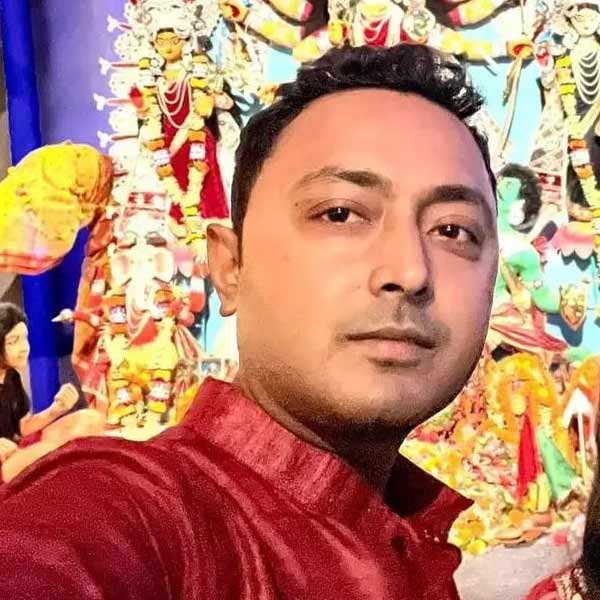 ২০১৫ সালে তৃণমূল ছেড়ে কংগ্রেসের হাত ধরেন দেবরাজ। সেই সঙ্গে ছেড়ে দেন পূর্ণেন্দু বসুর আপ্তসহায়কের কাজও।