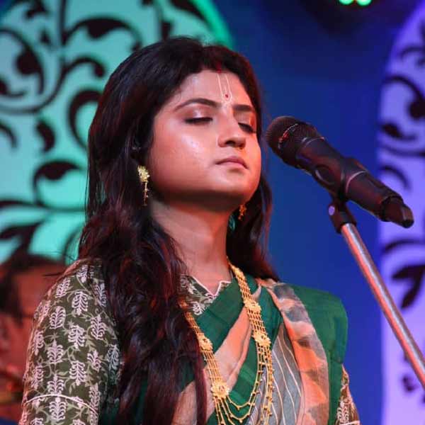 ২০১৫ সালে একটি জনপ্রিয় গানের রিয়্যালিটি-তে অংশগ্রহণ করেন অদিতি। বাকিদের চেয়ে সম্পূর্ণ ভিন্ন ধারার গান করতেন তিনি। হিন্দি, বাংলা আধুনিক গানের মাঝে কীর্তনের সুর শ্রোতাদের নজর কেড়েছিল সহজেই।