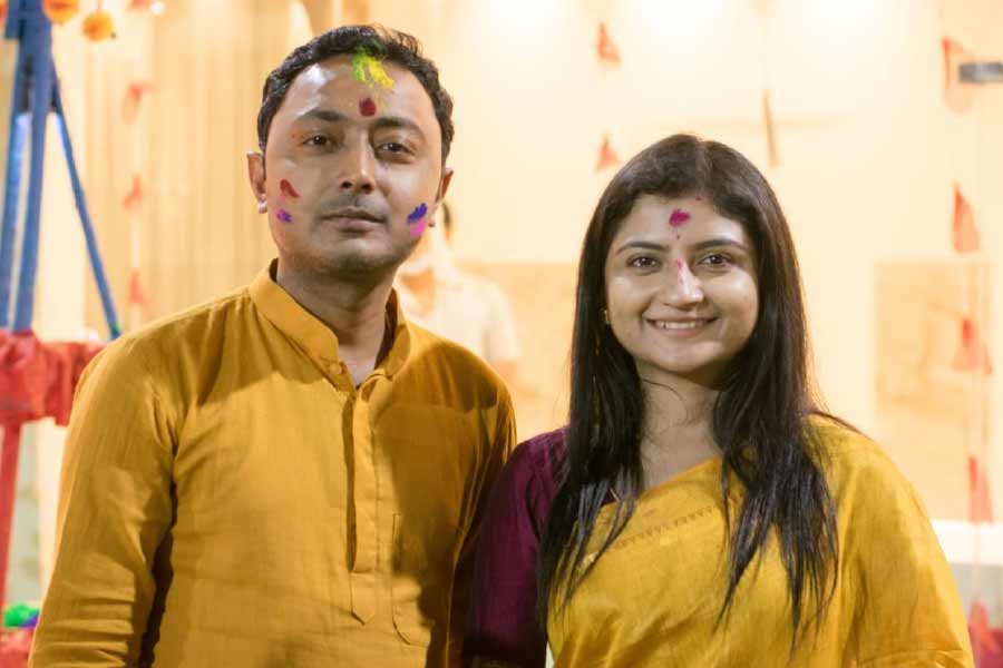 রাজারহাট গোপালপুর কেন্দ্র থেকে পূর্ণেন্দু বসুকে সরিয়ে তৃণমূল দেবরাজের স্ত্রীকে টিকিট দেয়। জল্পনা ছড়িয়েছিল, অদিতিকে টিকিট দেওয়ার জন্য দেবরাজই অভিষেক বন্দ্যোপাধ্যায়ের কাছে দরবার করেছেন।