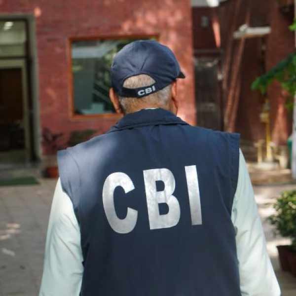 সেই দেবরাজের ভূমিকাই এ বার ‘ভোট-পরবর্তী হিংসা’ মামলার তদন্তে সিবিআইয়ের আতশকাচের নীচে। তলব পেয়ে যথাসময়ে সিজিও কমপ্লেক্সে পৌঁছে গিয়েছেন অদিতির স্বামী।