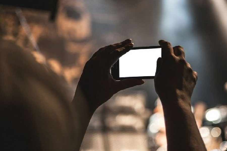  তদন্তে নেমে পুলিশ জানতে পারে, ‘এমএমএস ক্লিপ’টি ওই ওয়েবসাইটে ১২৫ টাকায় বিক্রি করা হচ্ছিল। 