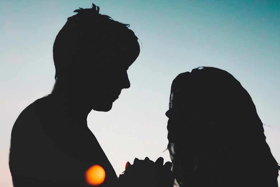 এ-ও দাবি করা হয়েছে যে, ওই ছাত্র ও ছাত্রীর বাবা-মায়েরা তাদের বিদেশে পাঠিয়েছেন। তবে তারা কোথায় রয়েছে জানা যায়নি। 