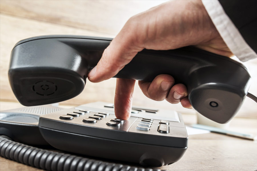 গ্রেফতারের ঠিক আগে, বিশাল কালে নামে এক ব্যক্তি সেলিমের সঙ্গে যোগাযোগ করেন। তিনি সেলিমকে আশ্বাস দেন, উপযুক্ত টাকা পেলে তিনি তাঁকে গ্রেফতারির হাত থেকে বাঁচাতে পারেন।