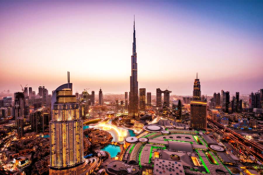 সেলিমের বন্ধু দাবি করেন, ওই সময় সেলিম বার বার দুবাই যাওয়া শুরু করেন। দুবাই যাওয়ার সময় বিমান করাচিতে থামলে নিয়ে যাওয়া জিনিসপত্র পাচার করে তিনি আবার দুবাই উড়ে যেতেন।