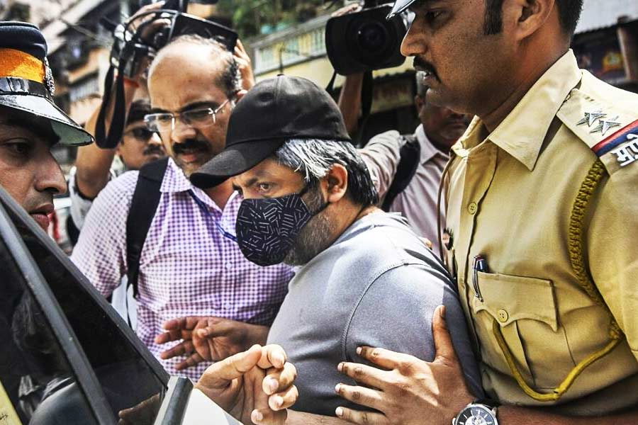 গ্যাংস্টার সেলিমের আসল নাম মহম্মদ সেলিম ইকবাল কুরেশি। দক্ষিণ মুম্বইয়ে এক মধ্যবিত্ত পরিবারে জন্ম সেলিমের। তাঁরা ছিলেন সাত ভাই-বোন।